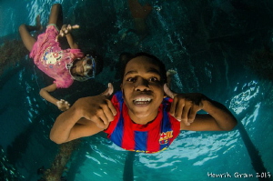 Aborek Jetty, Kids posing for the photographer by Henrik Gram Rasmussen 
